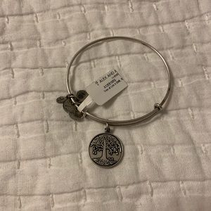 NWT Alex and Ani bracelet tree of life